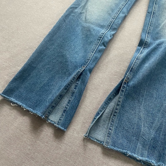 DL1961 high rise straight leg blue jeans. - Picture 4 of 12